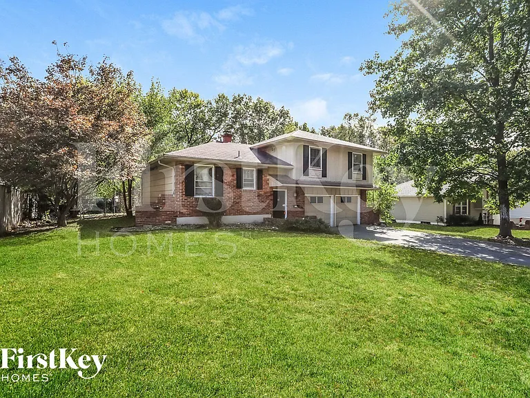 3605 S Stayton Ave — Photo 2