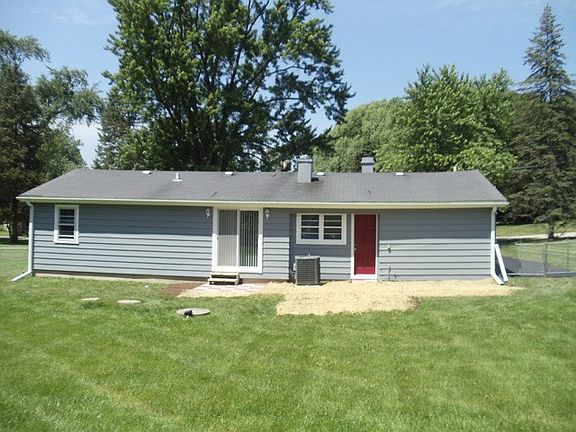 2nd image of 25719 W Woodlawn Ave