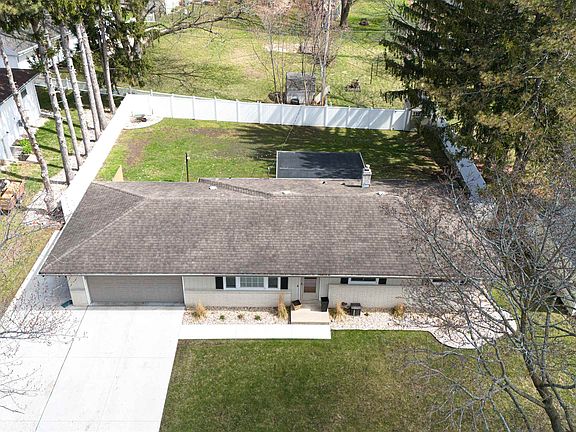 2nd image of 117 S Pontiac Dr