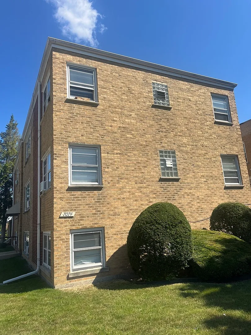 2 bed, 800 sqft, $1,900 — Photo 1
