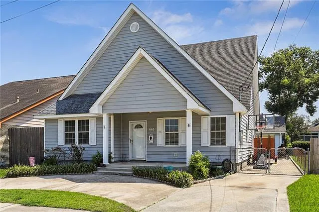 661 E William David Pkwy — Photo 1