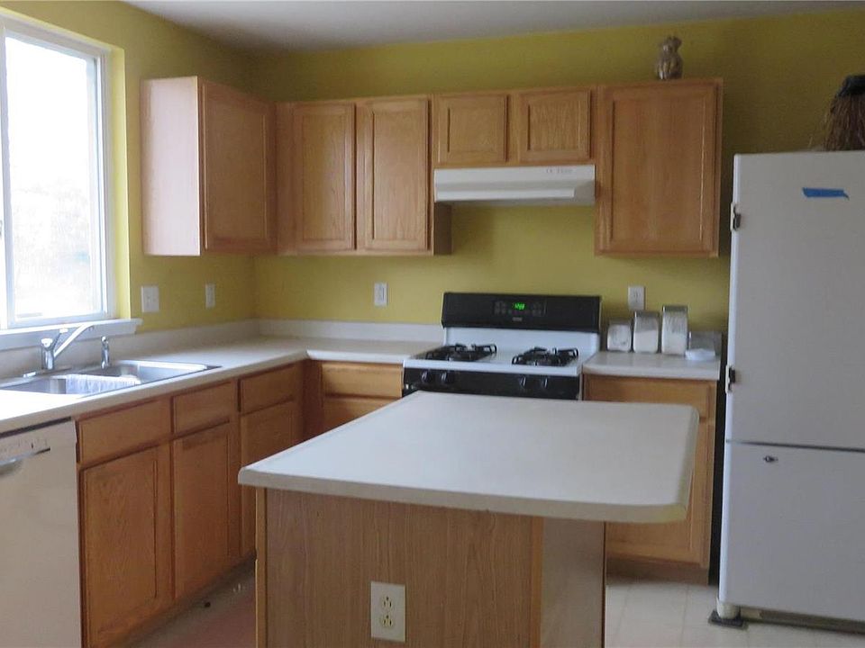 2nd image of 814 Hawk View Ct