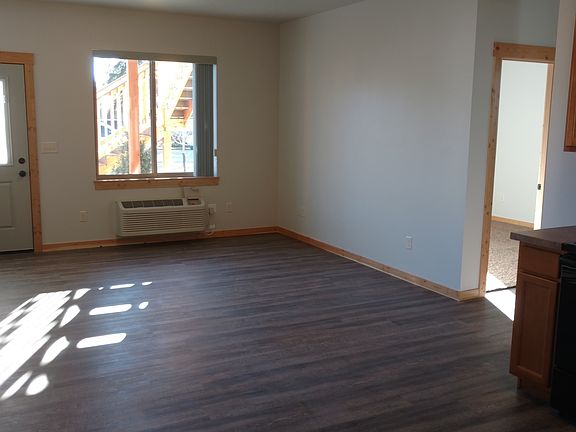3rd image of 1928 S 5th St W APT 101