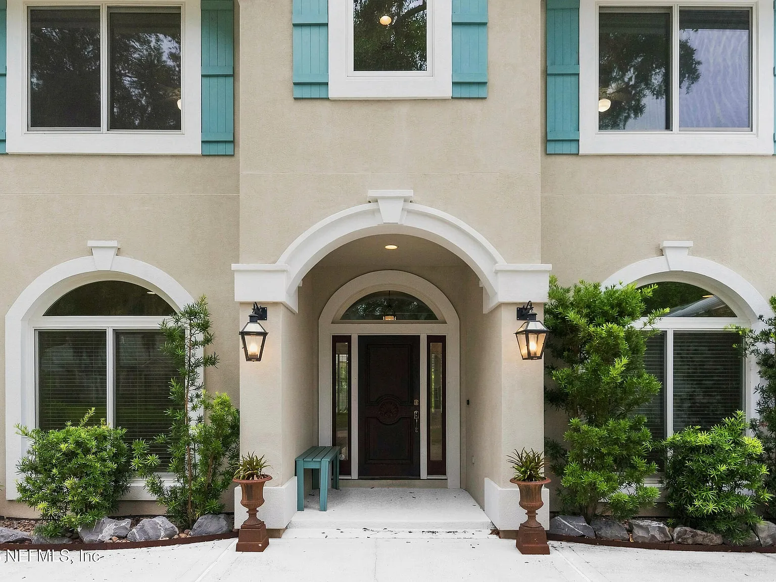 4 bed, 2.5 bath, 2860 sqft, $5,200 — Photo 4