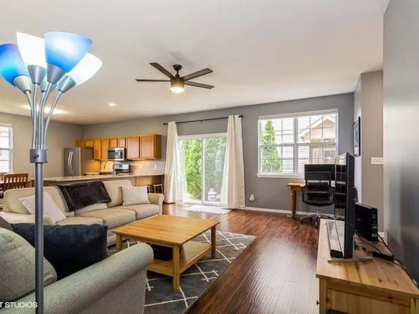 1077 Poppyfield Pl, Schererville, IN 46375