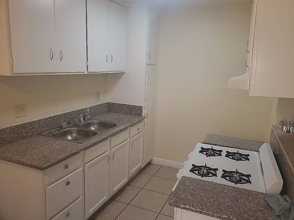 2nd image of 13418 Vanowen St #10