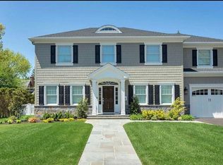 194 Euston Rd, Garden City South, NY 11530