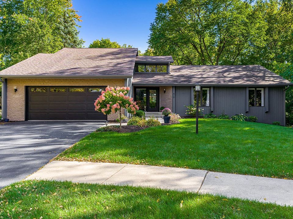 1st image of 610 Regents Ct