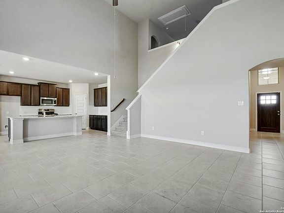 4th image of 2131 Meadow Way St