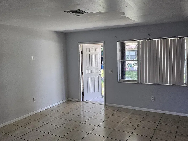 1002 McIntosh St — Photo 7