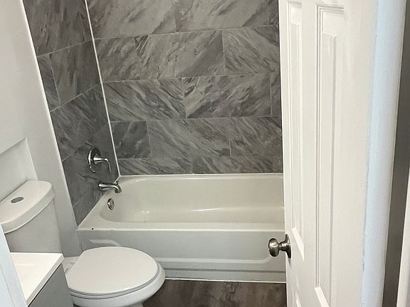 4th image of 1227 W William St #1229
