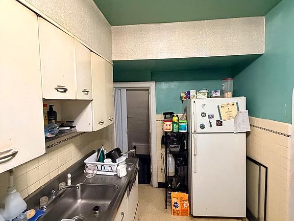 4th image of 634 Marlyn Rd