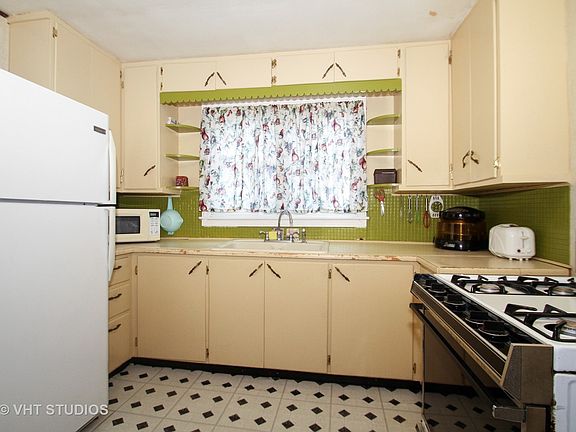 3rd image of 3146 Marshall St