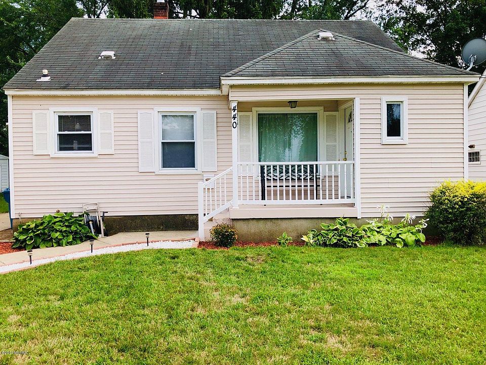 1st image of 440 Van Allen St SE