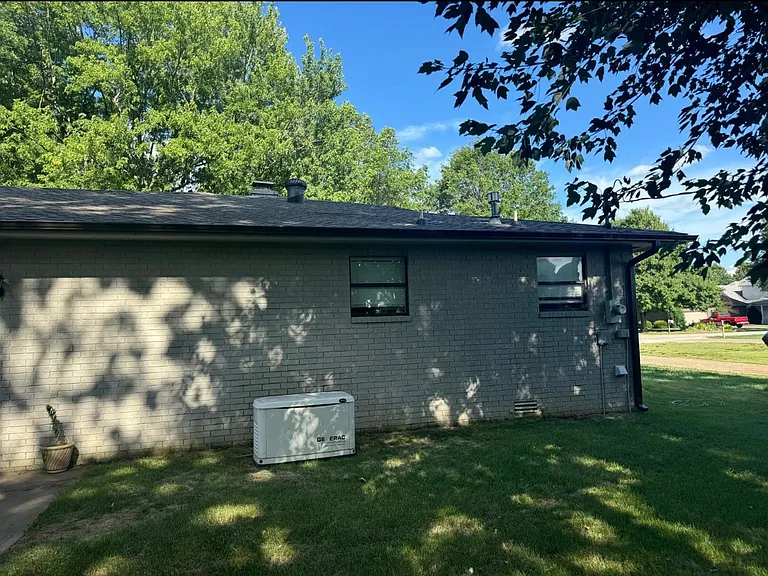 514 Oakwood St — Photo 17