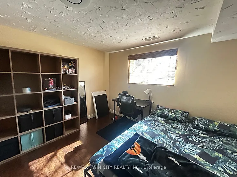254 Camille Cres — Photo 23