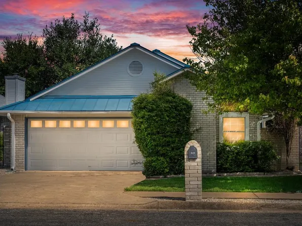 315 Crestwood Dr, Kerrville, TX 78028