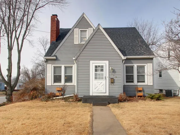 1030 S 21st St, Quincy, IL 62301