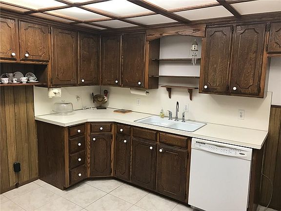 5th image of 3332 Pioneer St