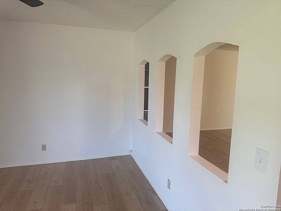 4th image of 14435 BLUEWOOD ST