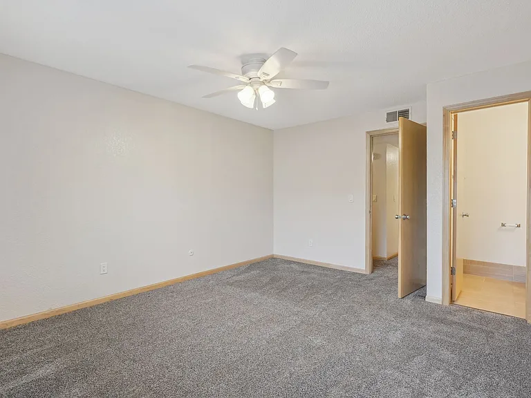 Larpenteur Estates Apartments — Photo 54