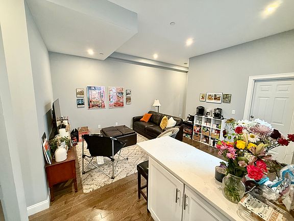 4th image of 535 E 4th St Floor 1