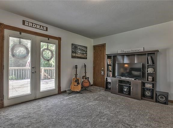 3rd image of 17 Village Circle Dr