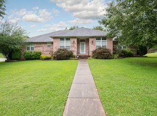 2165 S Cedar Hill Ave, Springfield, MO 65809