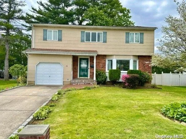 188 W 7th Street, Deer Park, NY 11729