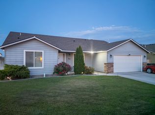 6307 Panther Ln, Pasco, WA 99301