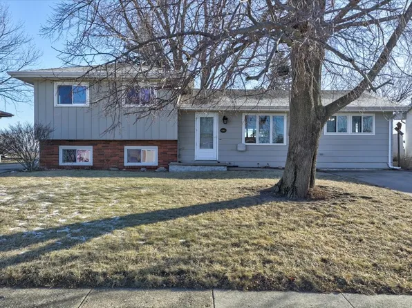 1418 Highview Dr, Perry, IA 50220