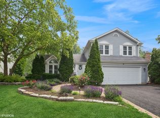 941 Holly Cir, Lake Zurich, IL 60047