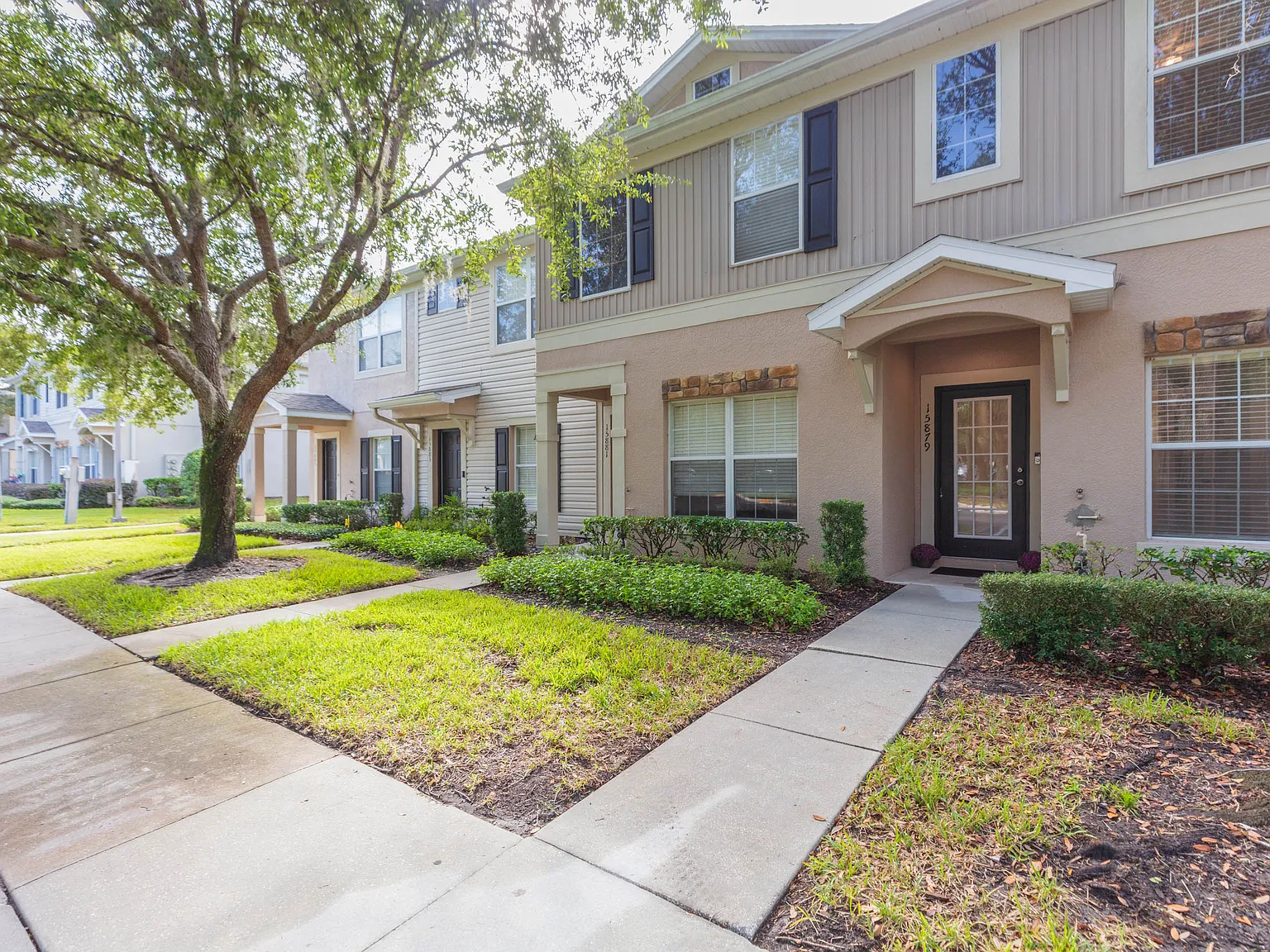 3 bed, 2.5 bath, 1383 sqft, $2,200 — Photo 3