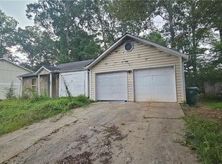 854 Greenhedge Dr, Stone Mountain, GA 30088