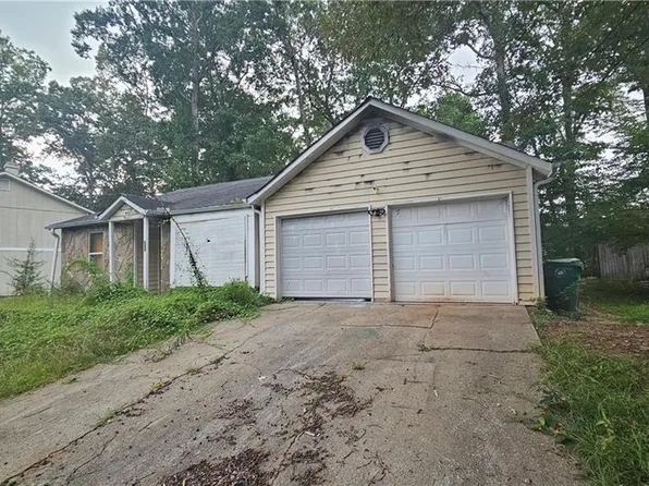 854 Greenhedge Dr, Stone Mountain, GA 30088
