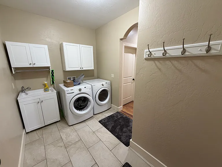 815 Parkway Dr — Photo 35