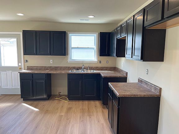 4th image of 34 Kensington Dr