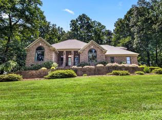 107 Creekwood Dr, Dallas, NC 28034