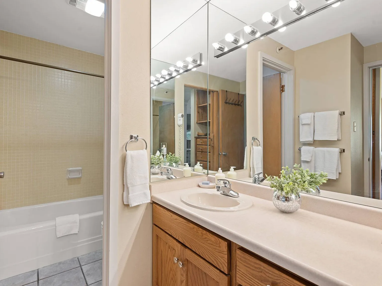 Studio, 662 sqft, $6,200 — Photo 4