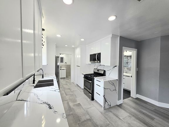 3rd image of 7523 Darby Ave