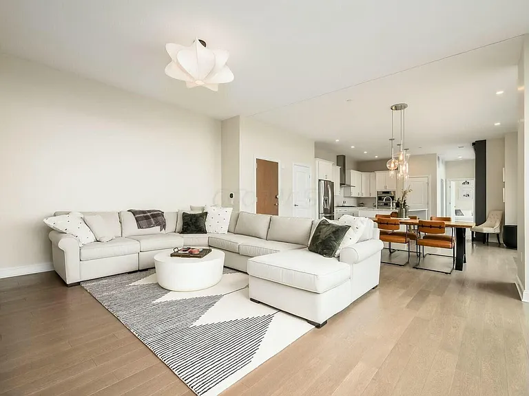 250 Spring St #713 — Photo 3
