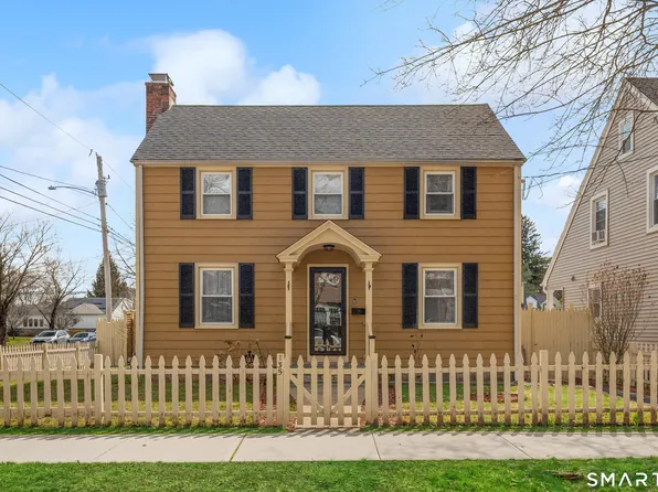 135 Laurel Place, Bridgeport, CT 06604