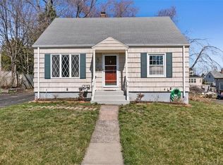 21 Fenway Dr, Hamden, CT 06517