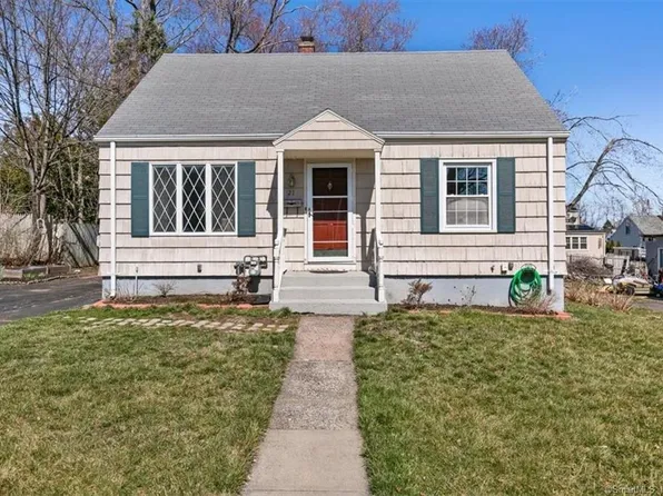 21 Fenway Drive, Hamden, CT 06517