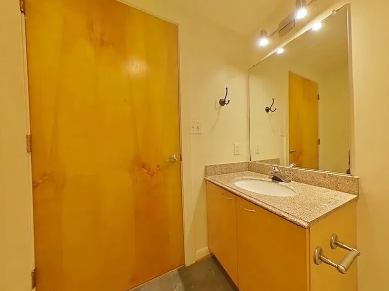 1011 W Marshall St #207 — Photo 7