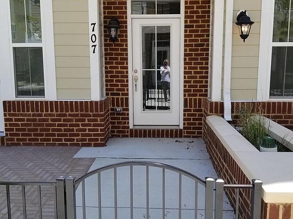 5th image of 702 Agnes Dorsey Pl