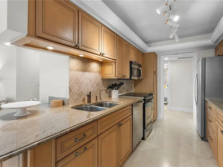 4005 Gulf Shore Blvd N #700 — Photo 27