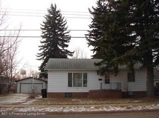 220 9th St E, Dickinson, ND 58601