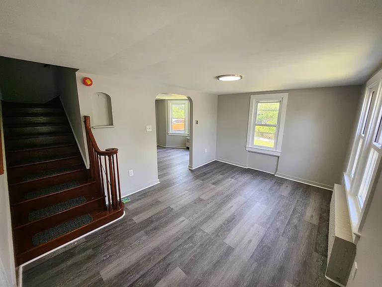 418 Main St — Photo 3