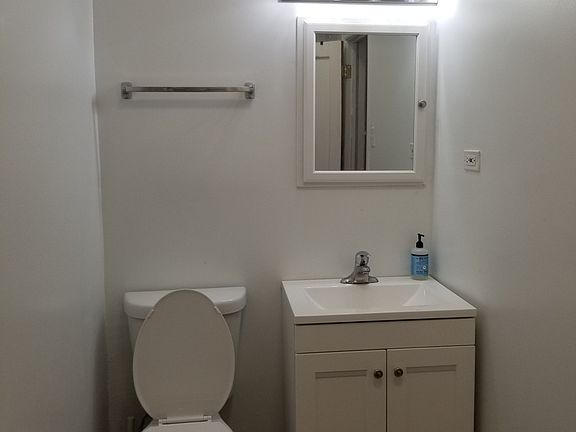2nd image of 4211 N Paulina St APT Gdn